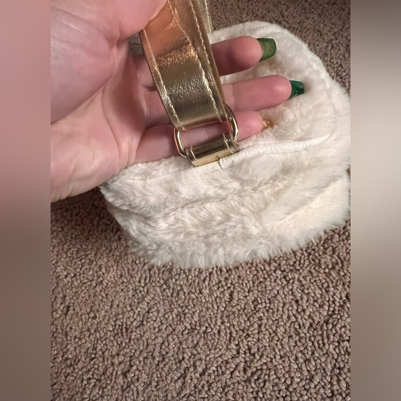 Bath and Body Works Christmas White Fuzzy Mini Sling Bag - Picture 2 of 6